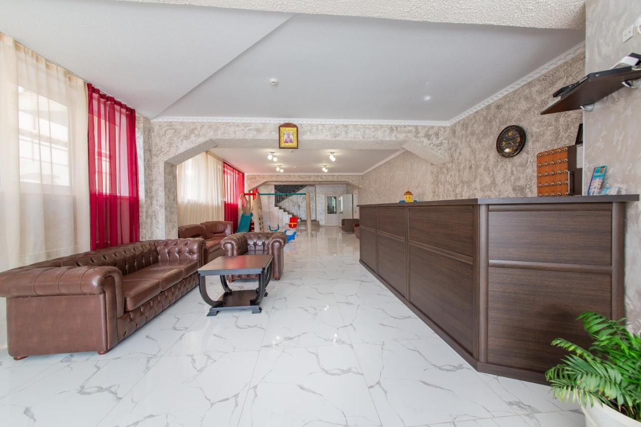 Гостевой Дом "Геракл " Hotel Vityazevo Esterno foto